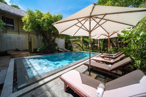 9 station hostel adults only