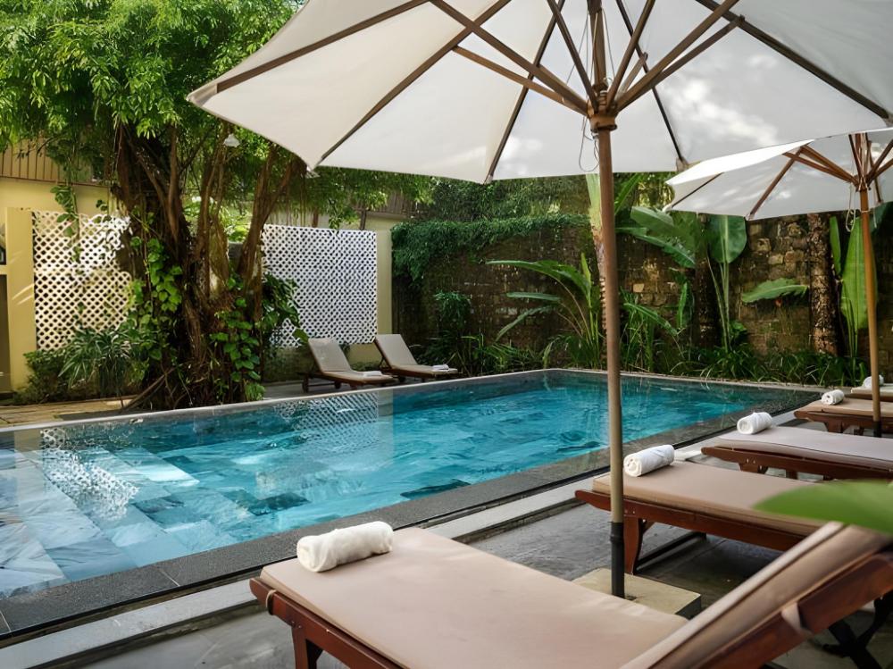 9 station hostel adults only