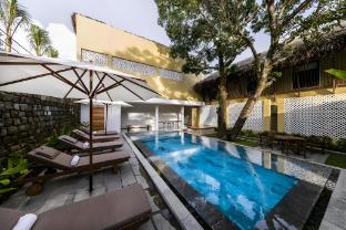 9 station hostel adults only