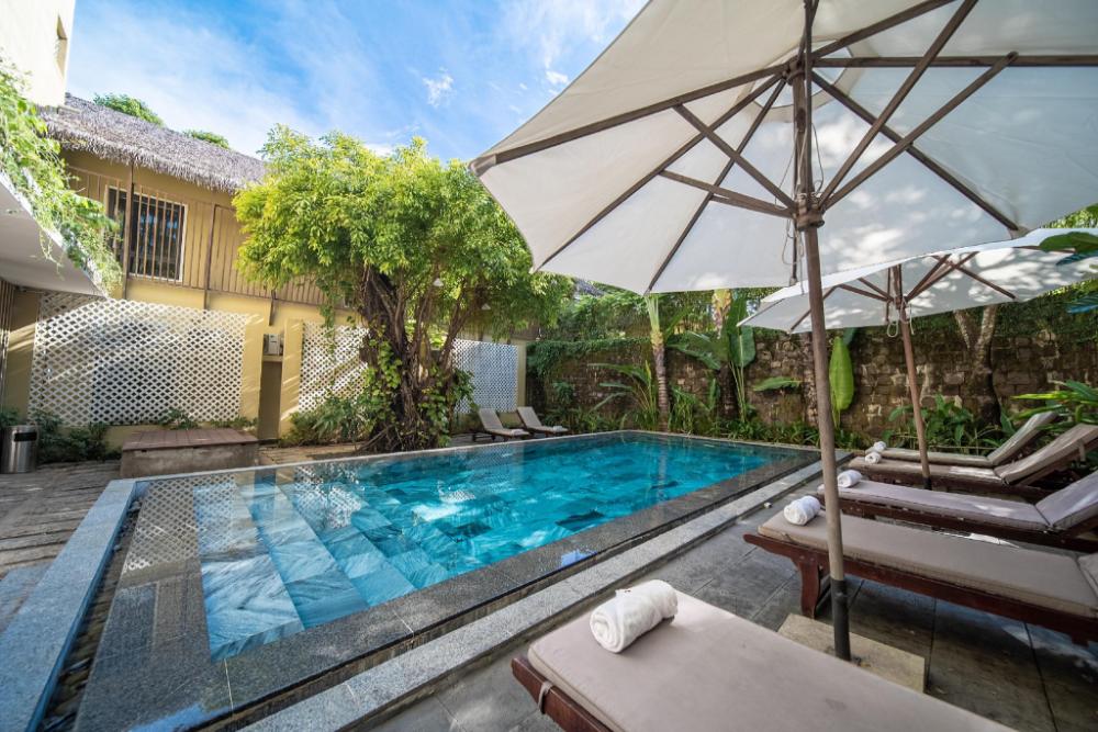 9 station hostel adults only