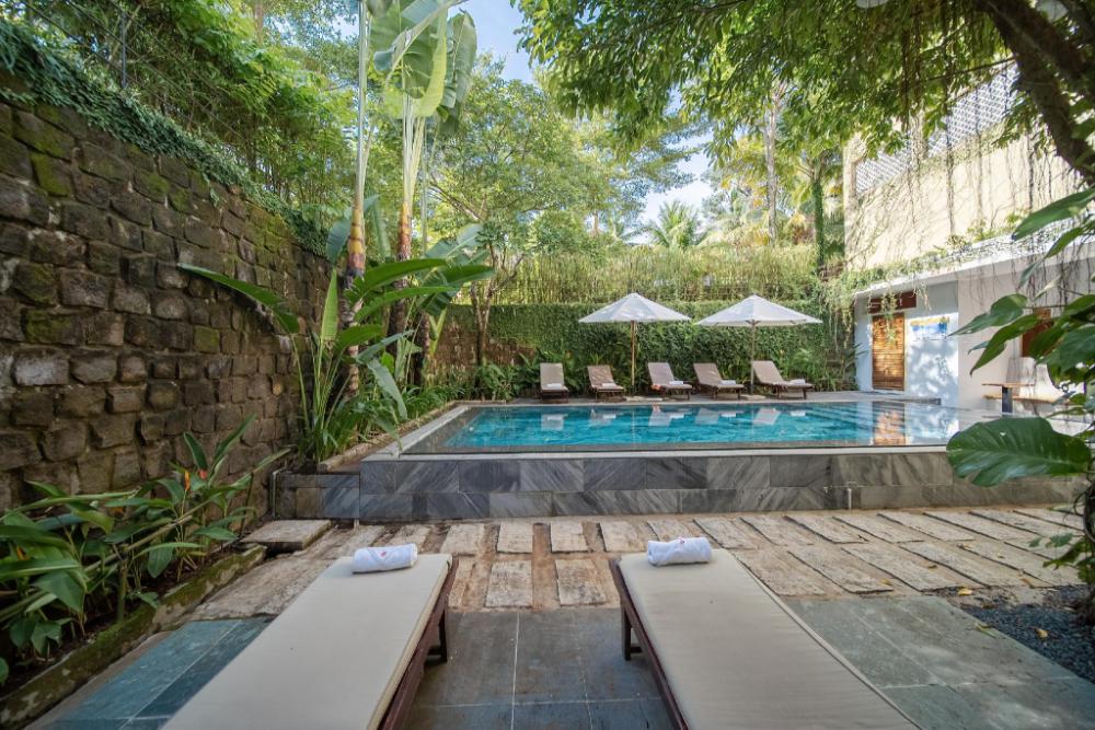 9 station hostel adults only