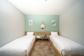 9 station hostel adults only