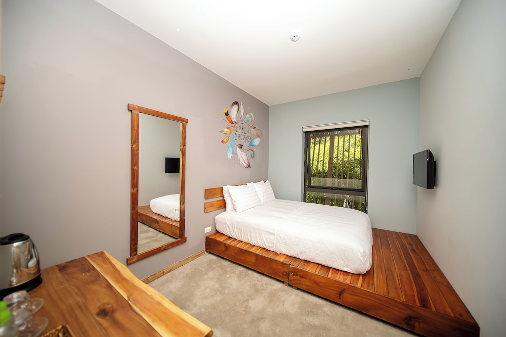 9 station hostel adults only