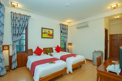 tropical garden homestay villa