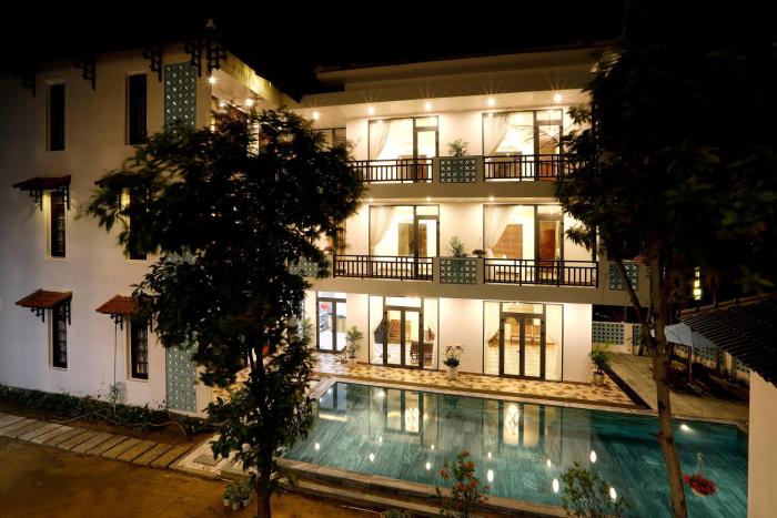 tropical garden homestay villa