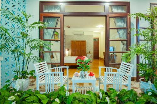 tropical garden homestay villa