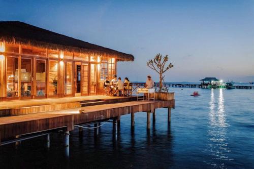 rocks beach boutique phu quoc