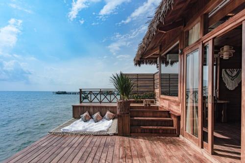 rocks beach boutique phu quoc