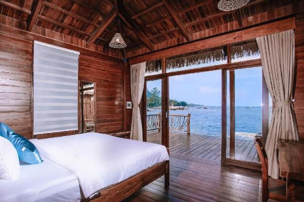 rocks beach boutique phu quoc