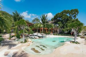 rocks beach boutique phu quoc