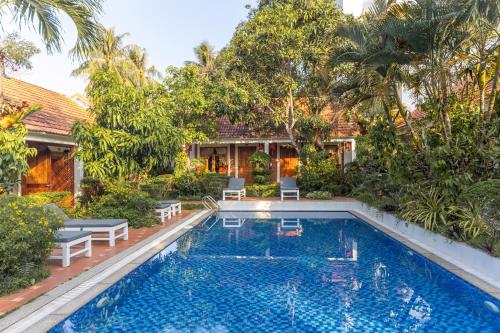 little garden bungalow