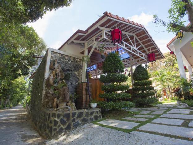 little garden bungalow