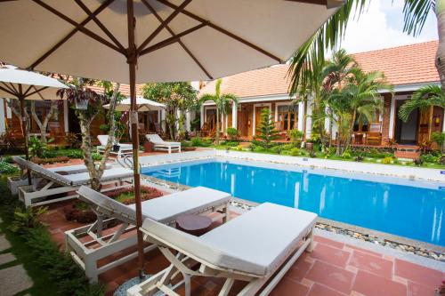 little garden bungalow