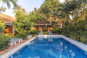 little garden bungalow