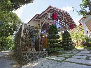 little garden bungalow