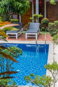 little garden bungalow