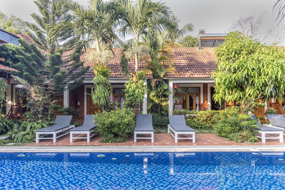 little garden bungalow