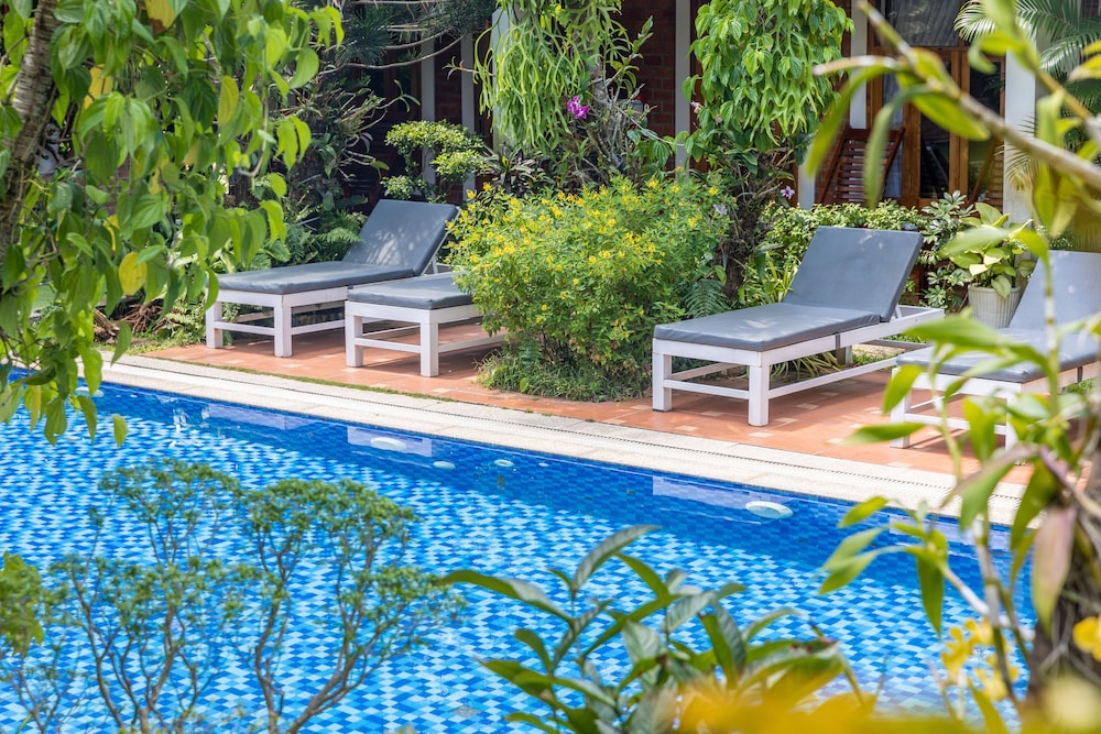 little garden bungalow