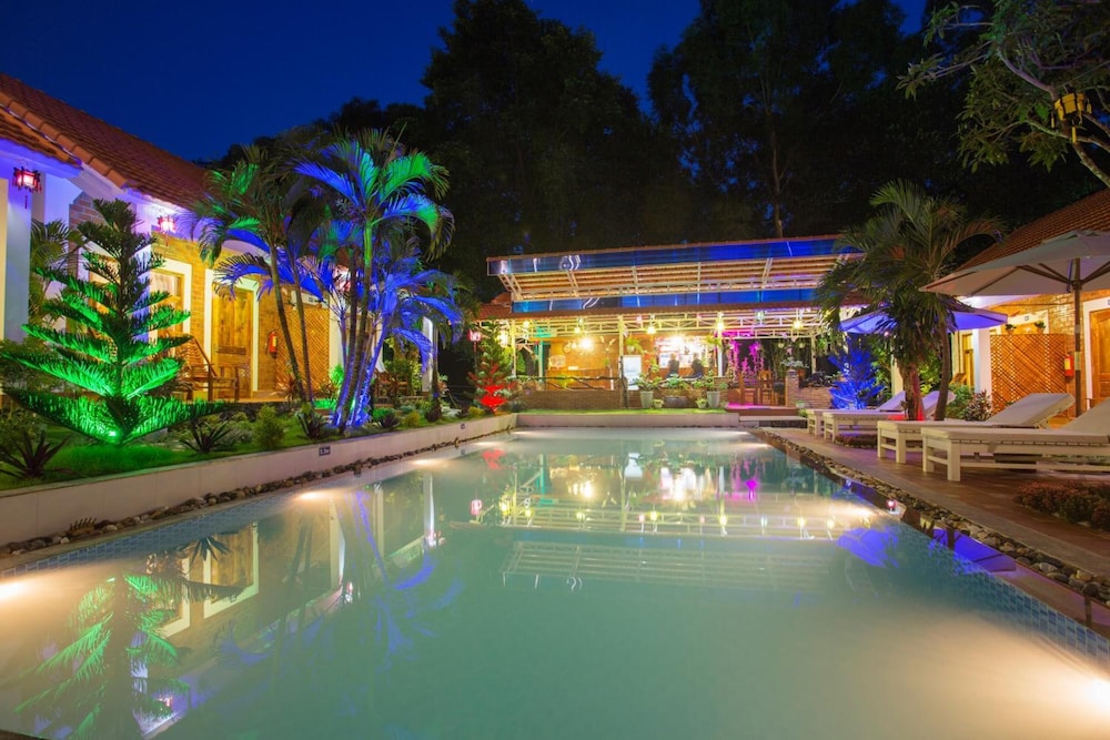 little garden bungalow