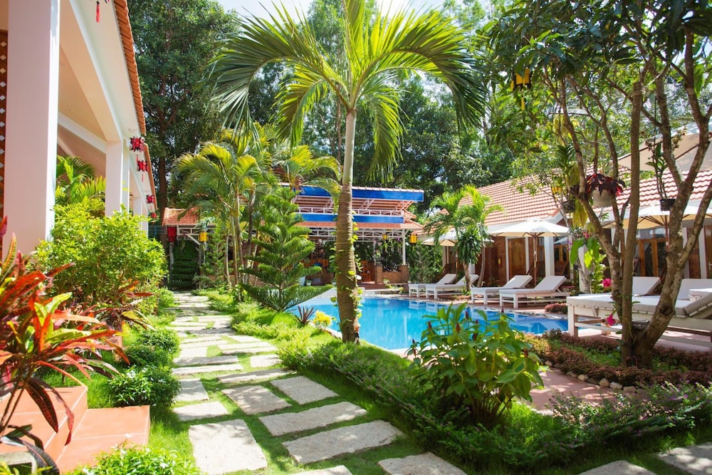 little garden bungalow
