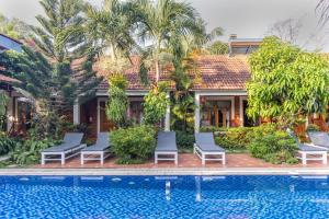 little garden bungalow