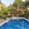 little garden bungalow
