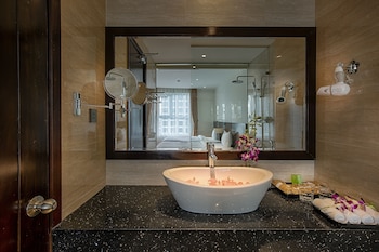 sofia suite hotel danang