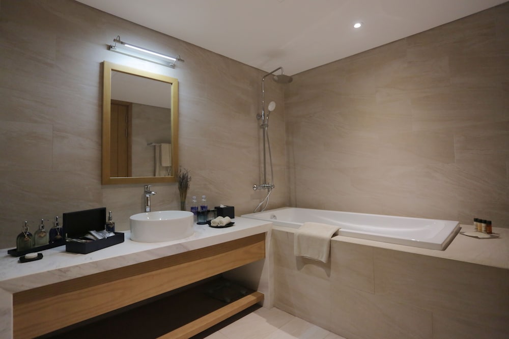 flc luxury hotel quy nhon