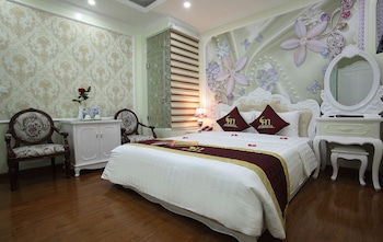 my moon hotel
