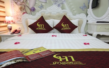 my moon hotel