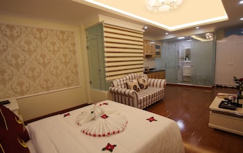 my moon hotel