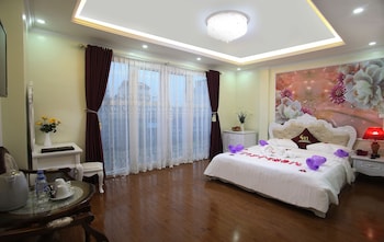 my moon hotel