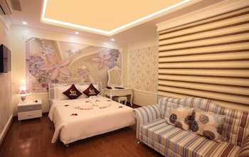 my moon hotel
