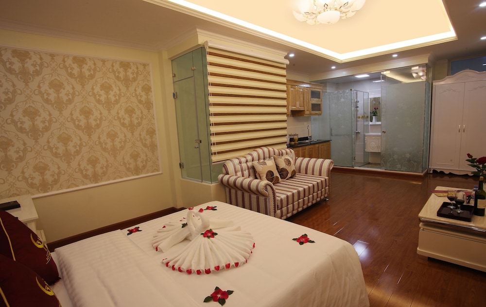 my moon hotel
