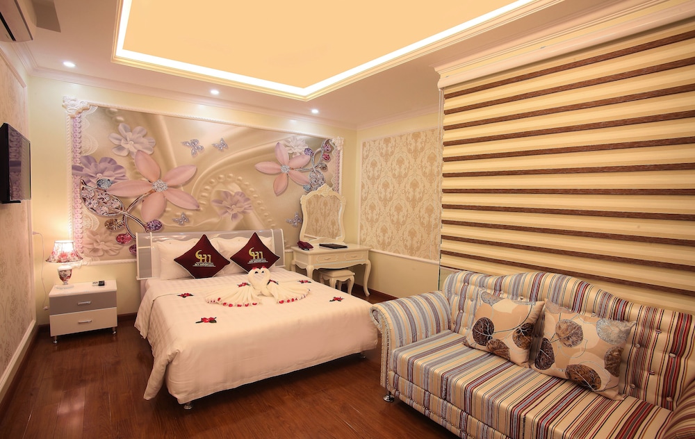 my moon hotel