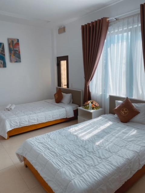 poetic hue hotel