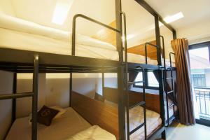 poetic hue hotel