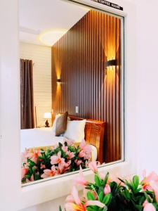 poetic hue hotel
