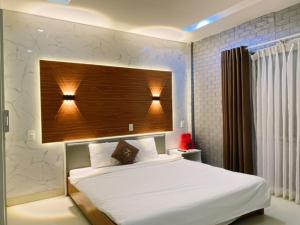 poetic hue hotel