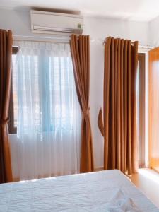 poetic hue hotel