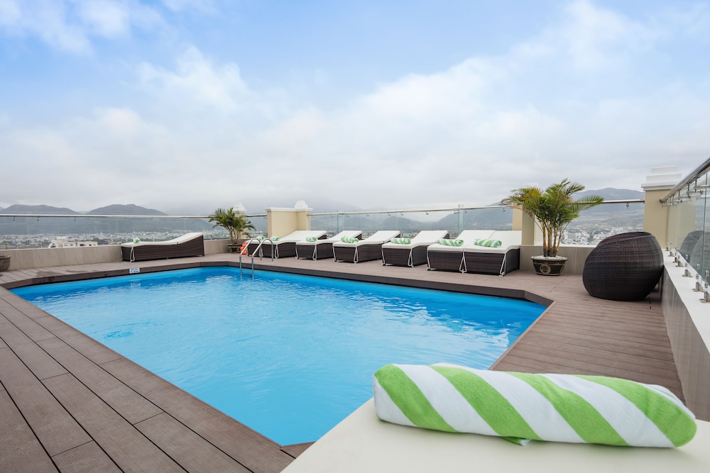 green lighthouse hotel