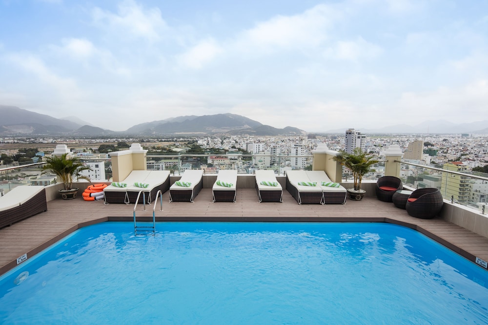 green lighthouse hotel