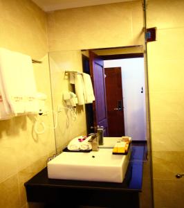 new space hotel airport