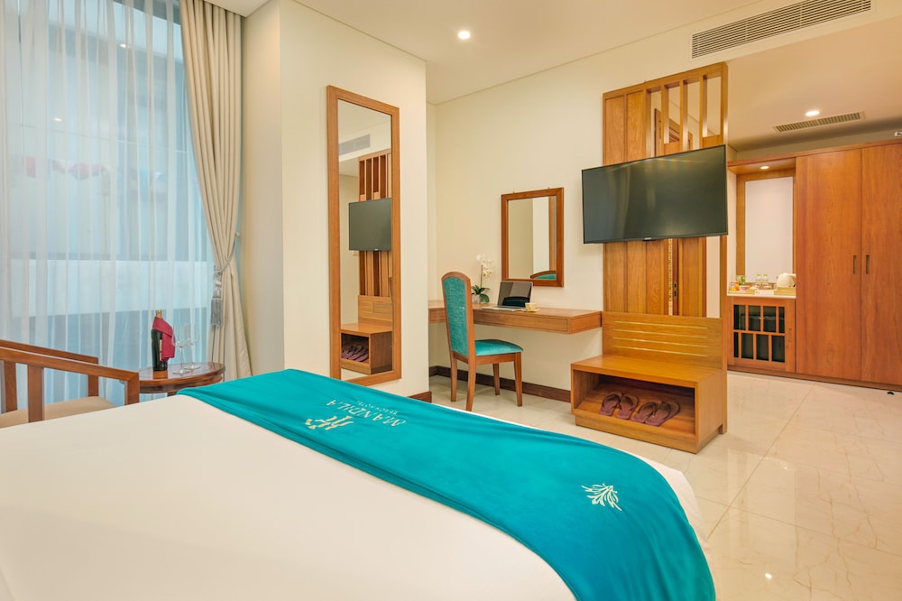 mandila beach hotel danang