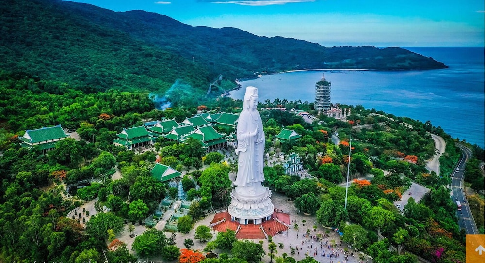 mandila beach hotel danang