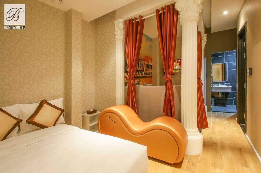 bonita tht hotel adults only