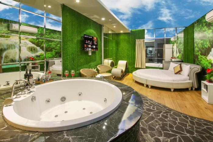 bonita tht hotel adults only