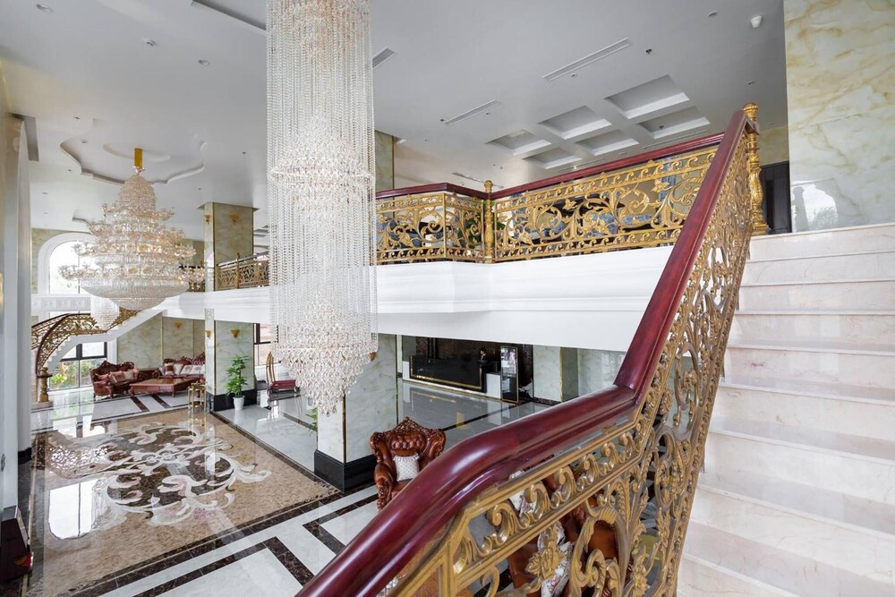 royal quang binh hotel