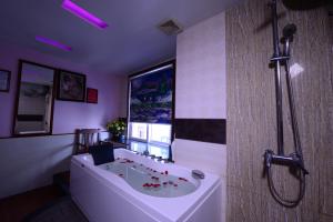 blue hanoi inn luxury hotel