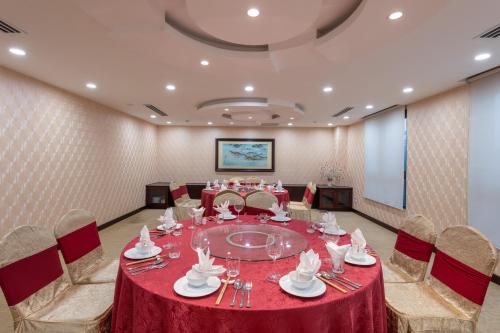 red river view hotel